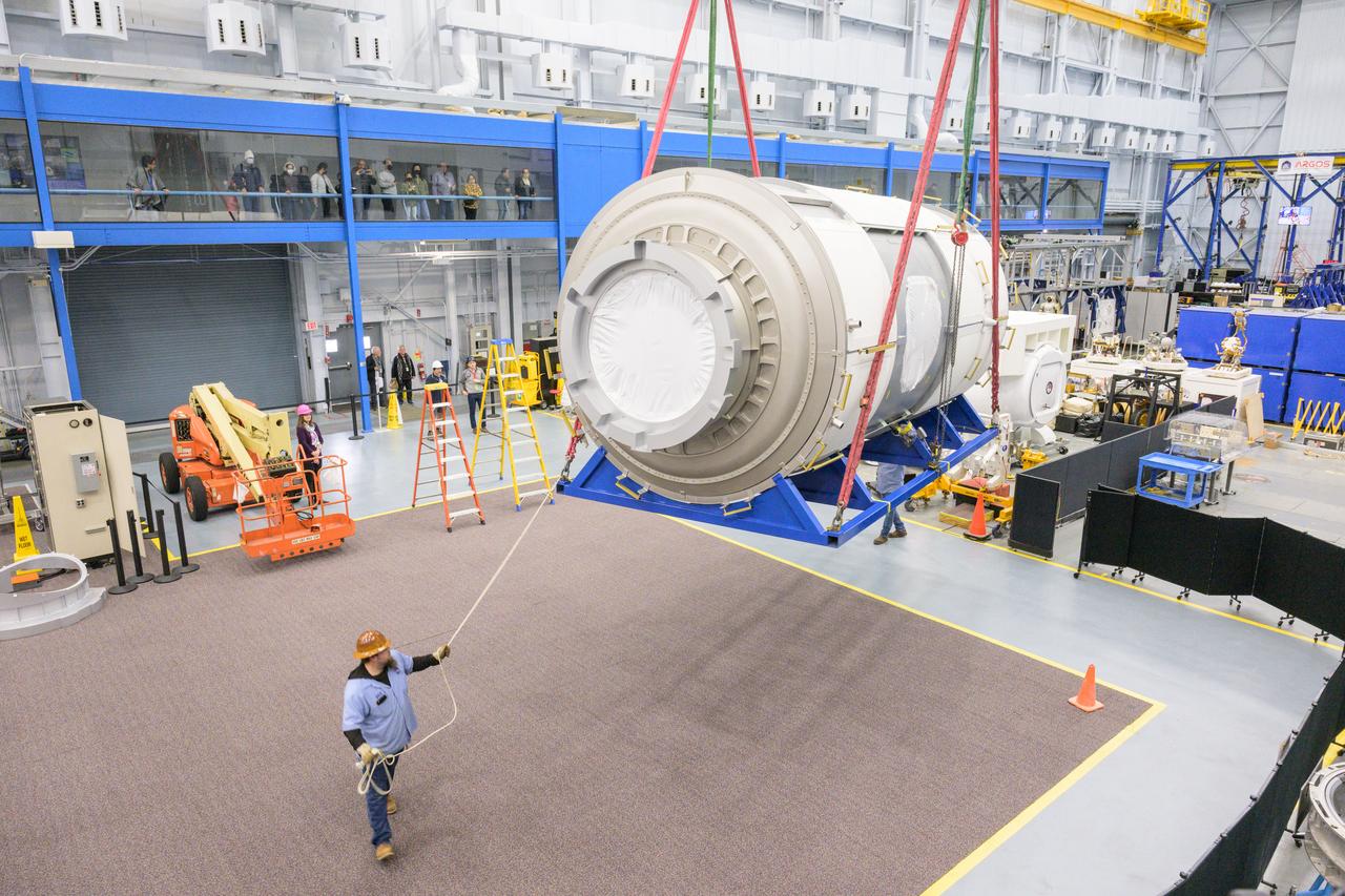 Date: 12/21/2022 Location: Bldg 9, SVMF Subject: Installation of Habitation and Logistics Outpost (HALO) Mockup at Space Vehicle Mockup Facility (SVMF). Photographer: James Blair